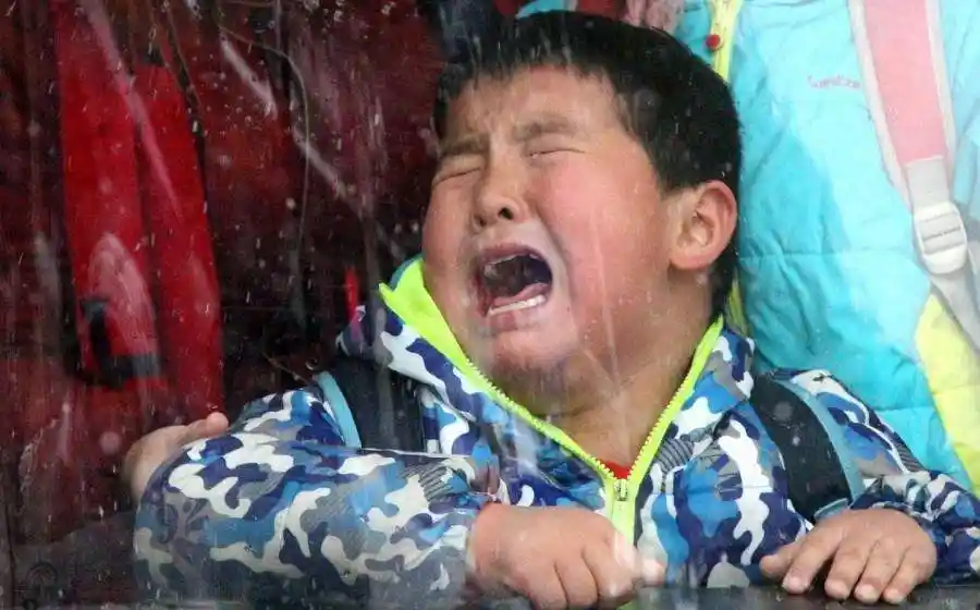 哭也是男孩子的权利,能够正确应对孩子的眼泪,才是聪明的家长