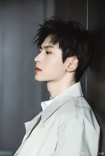 各位赏丝们超话前20男明星侧颜比美贴来了