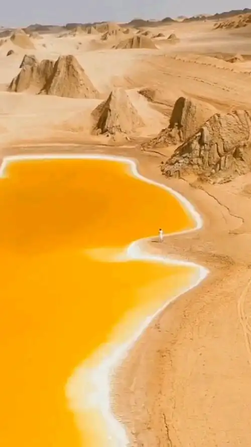 国内唯一的黄色湖泊,青海俄博梁硫磺湖.-度小视
