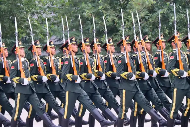 中国军人威武霸气,一次参军终生荣耀当兵光荣#中国军人保家卫国 - 抖