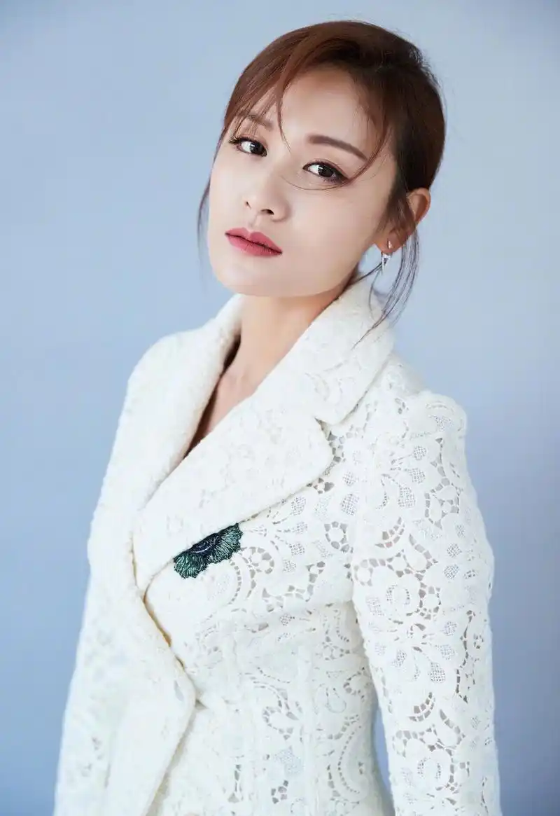 叶一茜图片 叶一茜性感长腿写真