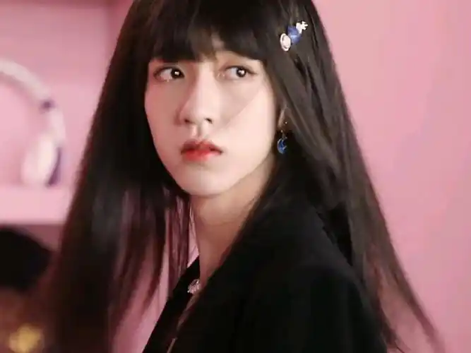 贺峻霖女装照,注意小贺是男生哦.