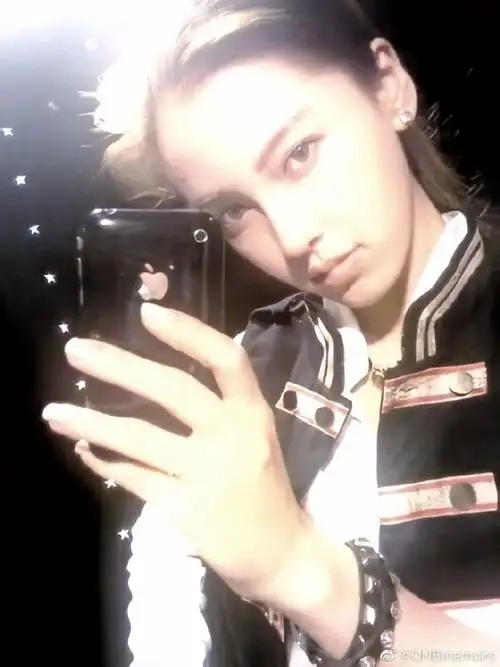 angelababy超话#杨颖#  自拍一下,不玻璃心,求评价