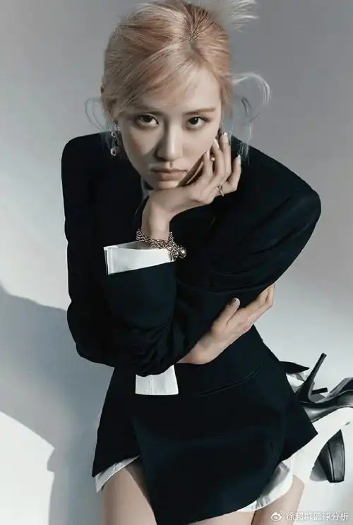 韩国女团朴彩英,长得不是最好看的,但绝对是最媚的!