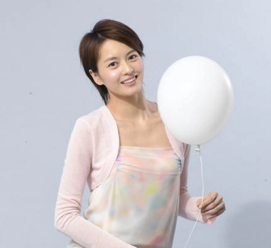 梁咏琪年轻时的照片,在那个没有ps的年代,却美的如此惊艳!