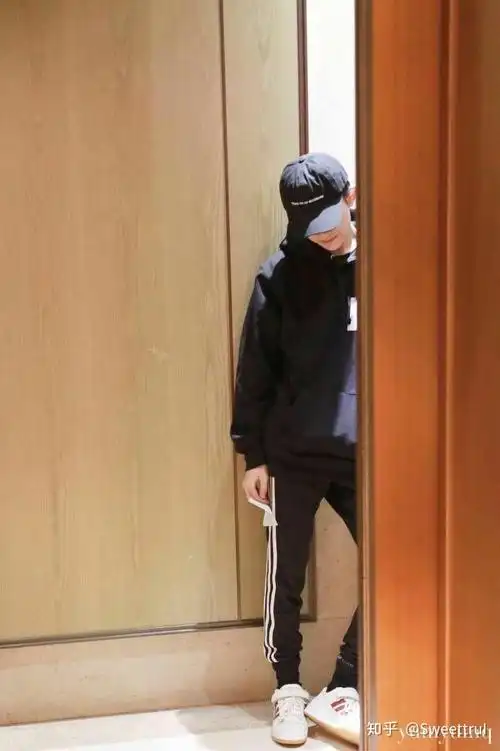 易烊千玺的哪张照片让你一瞬间心动?可以分享一下吗?