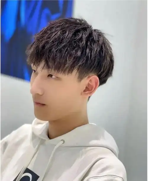 年轻男士发型这样剪帅气还有型容易找对象