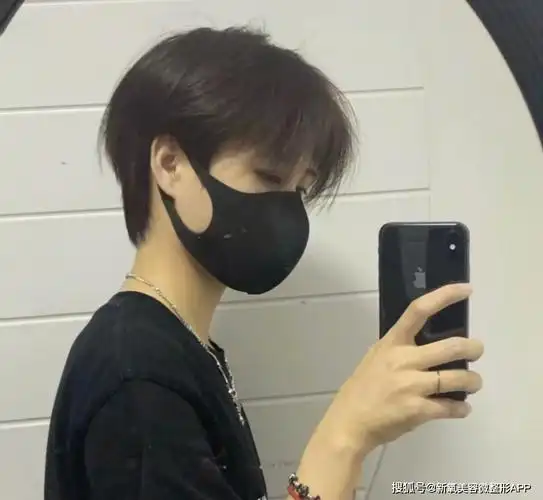 在神奇的互联网上她遇到了另一位给了tony相同图的小姐姐,结果也没啥