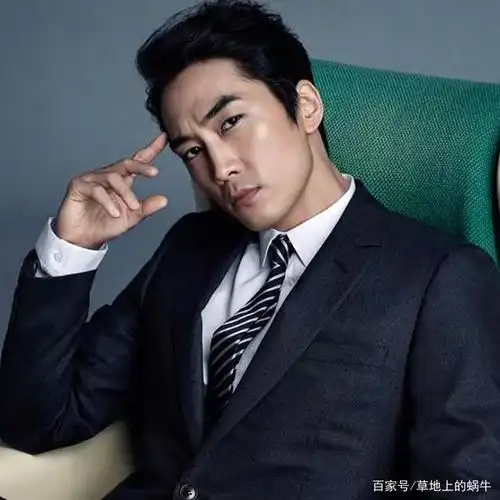 40多岁的宋承宪,褪去昔日的青涩,越活越有男人的味道