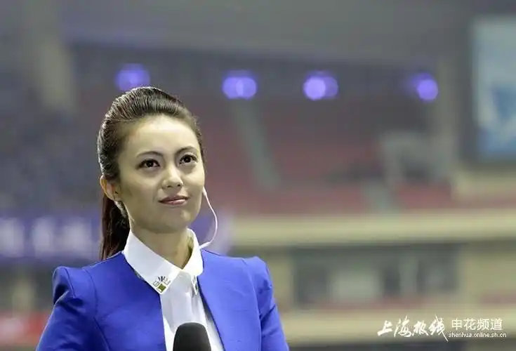 高清:央视美女记者抢镜虹口 曾因低胸装爆红_体育_日照大众网