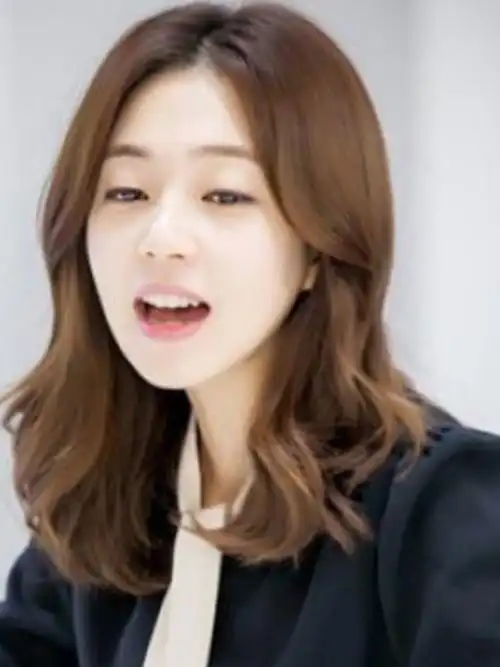 没有刘海的圆脸女生发型_发型图片