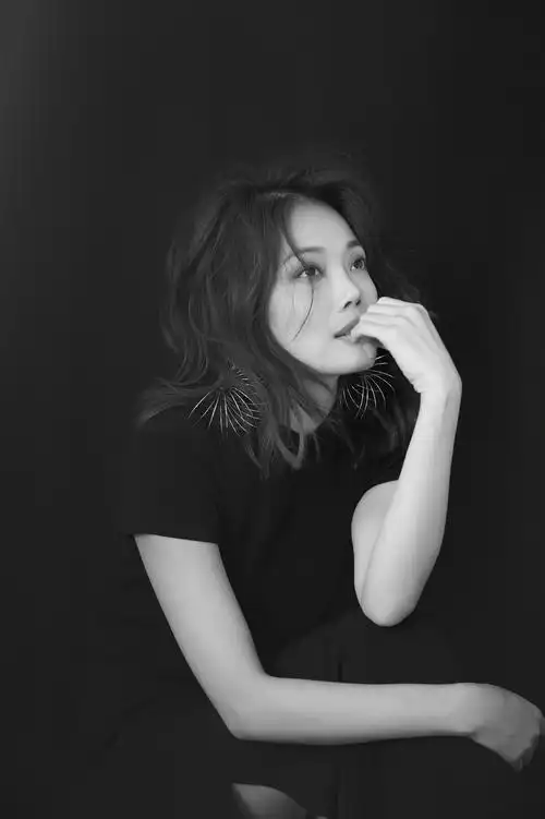 容祖儿2018全新国语专辑《答案之书》,10月19日正式推出.