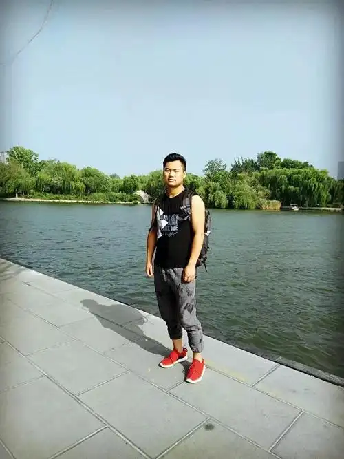 脱单丨未婚29岁身高176cm大专学历销售薪资5000兴趣广泛性格好希望