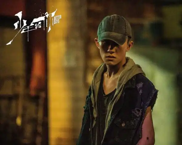 是她唯一的目标;小北,则是混迹街头的迷茫少年