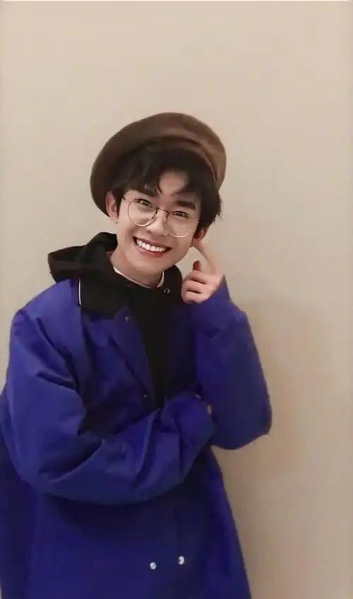 易烊千玺的梨涡笑,跟这样拥有治愈系笑容的人在一起心都会融化@tfboys