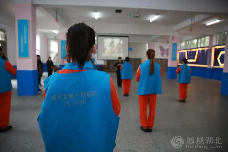 揭秘武汉第一女子拘留所真实生活三心管教违法女