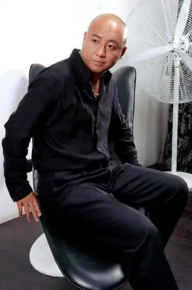 周晓鸥(中国内地男歌手)