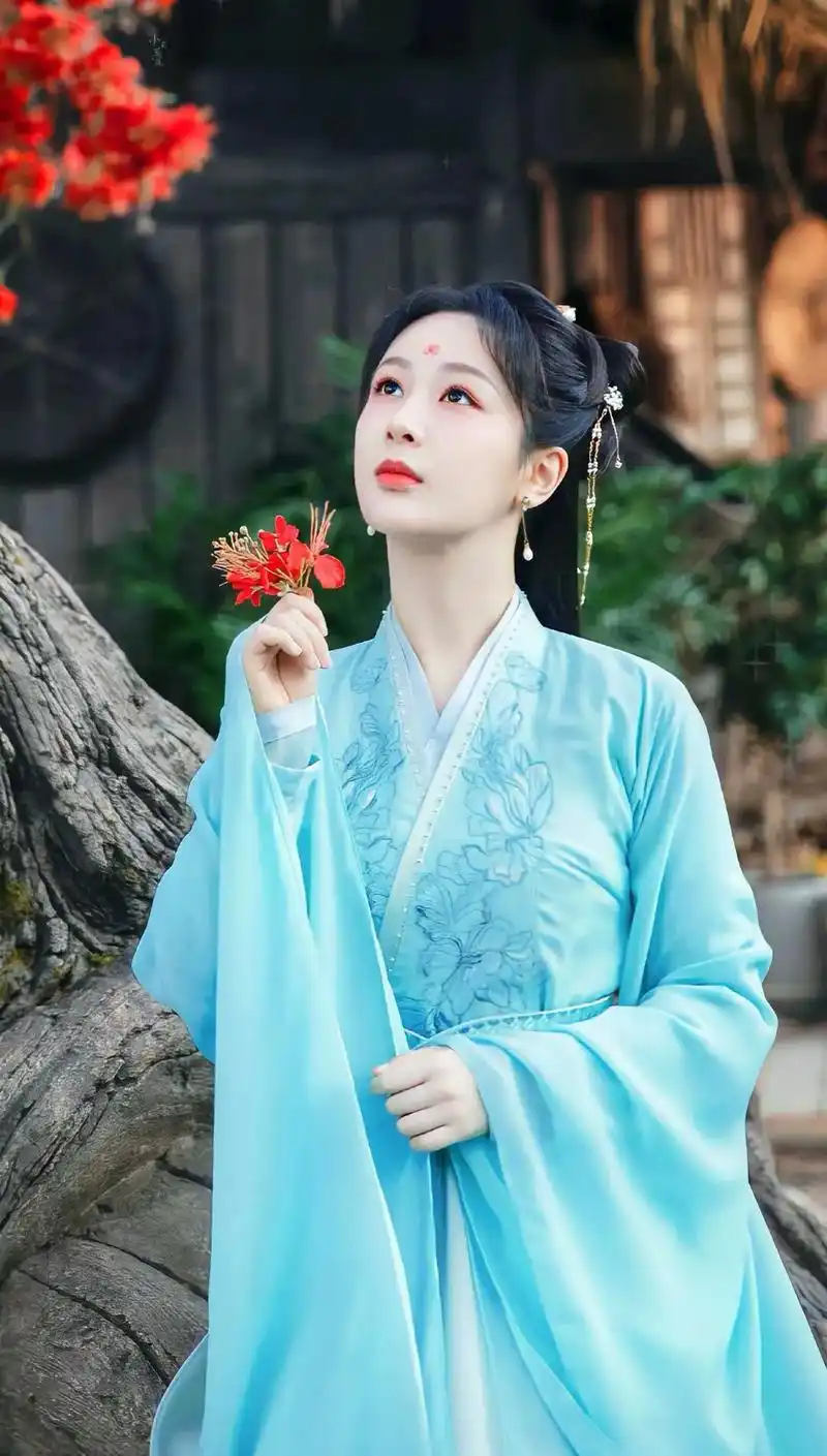 你可以永远相信杨紫的古装扮相#杨紫 #长相思 - 抖音