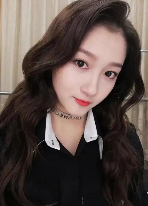 2,有哪些好看的女明星的卷发造型