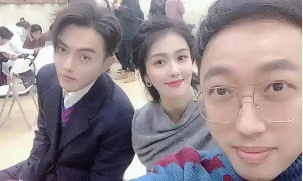 "资源咖"白鹿:于正强捧5年楞是没红,却靠着猖狂大笑秒上热搜_包袱