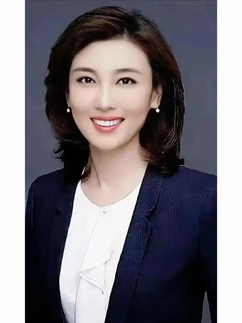 "央视一姐"李红,14岁辍学打工,18岁逃婚 "央视一姐"李红,14岁辍学打工