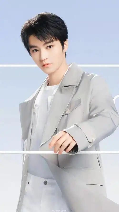 王俊凯自拍工牌照##王俊凯送惊喜