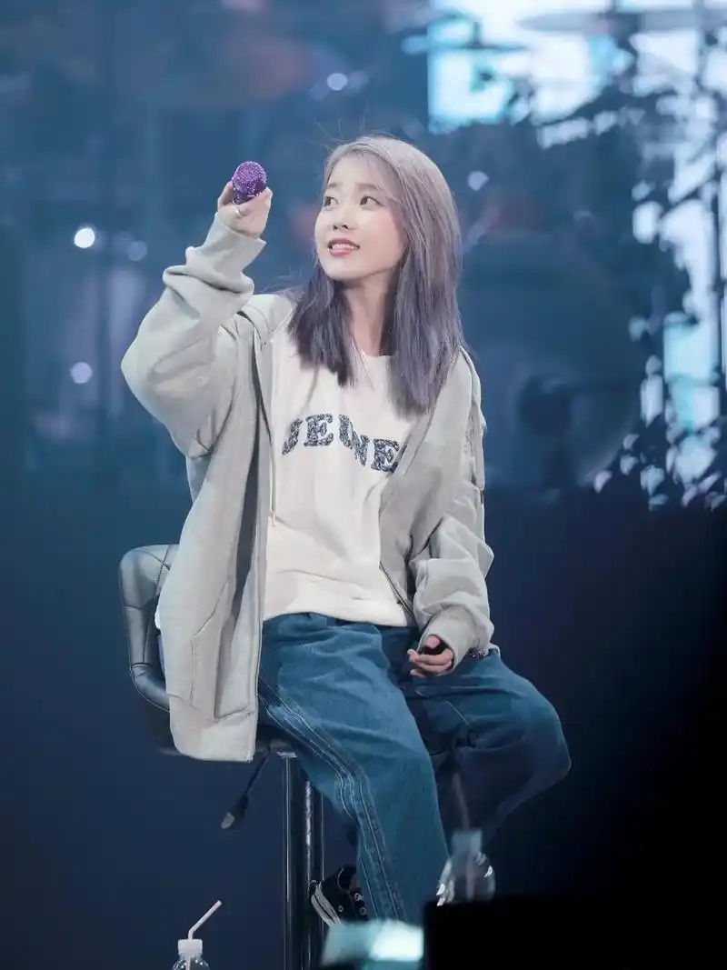 iu 这个紫色的头发惊艳了我好久#iu演唱会 #iu韩国第 - 抖音
