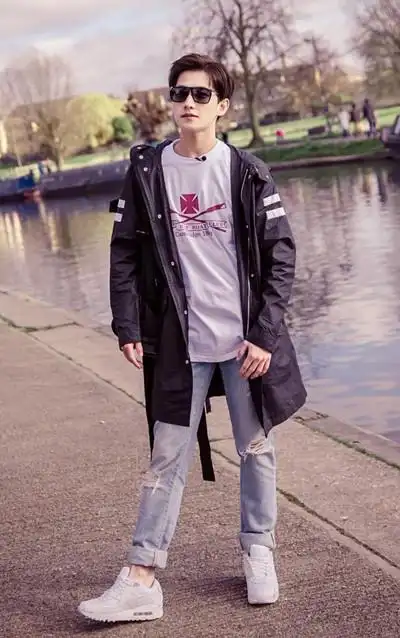 杨洋官宣新综艺《元气满满的哥哥》,果真从小就是元气少年!