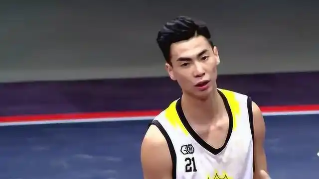 陈凯涛势头强劲,抢断突破连得8分,电光飞侠全员慌了