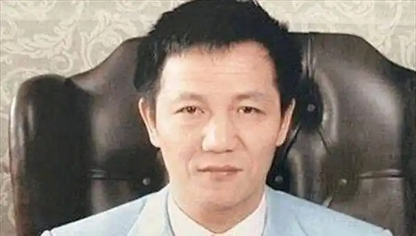 上海首富周正毅:蹲监狱嫌热自费装空调,入狱16年"躺赚"30亿_毛正萍_馄