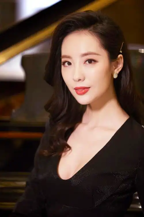 p>陶珞依 i>(原名苗洛依) /i>,3月11日出生于安徽省 a target="