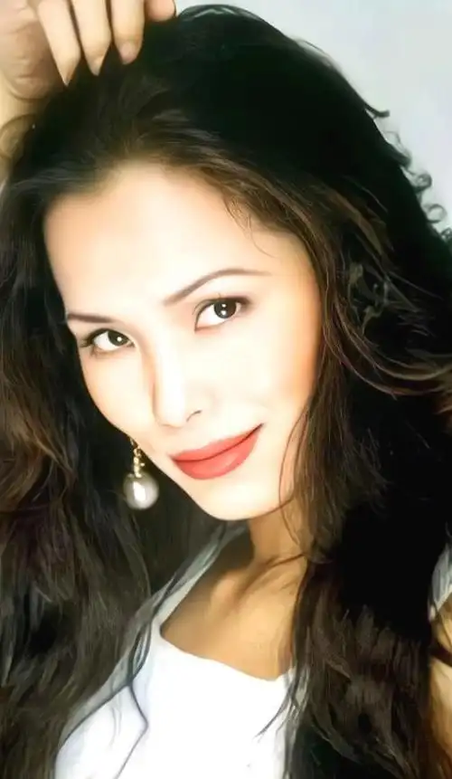 韦唯61岁住纽约豪宅仨儿子宠她成公主家暴前夫愧疚得要命