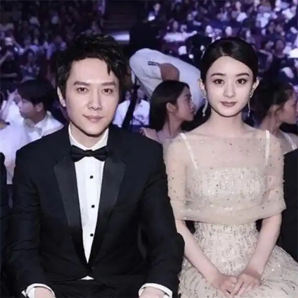 赵丽颖离婚后一家三口首次同框冯绍峰表现体贴对前妻还有爱