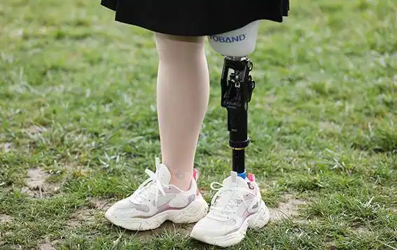 穿戴假肢在日常生活中需要注意什么_进行_训练_专业