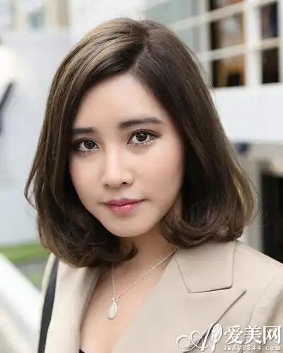 头型尖适合什么发型?厚重发顶是关键