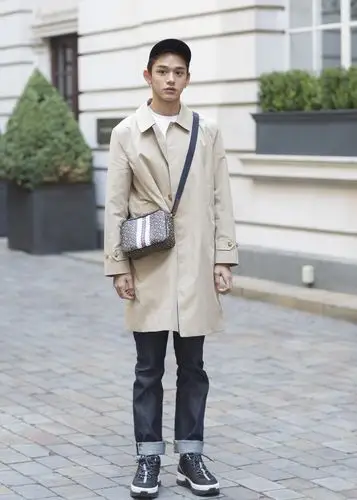 威神v威神v黄旭熙lucas受邀出席burberry2020年春夏系列伦敦时