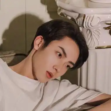 短发帅气男生头像高清