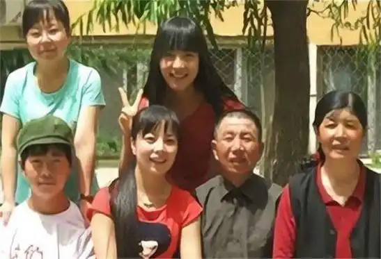 王二妮:23岁走红,放弃百万年薪下嫁农村,婚后被婆婆宠上天!