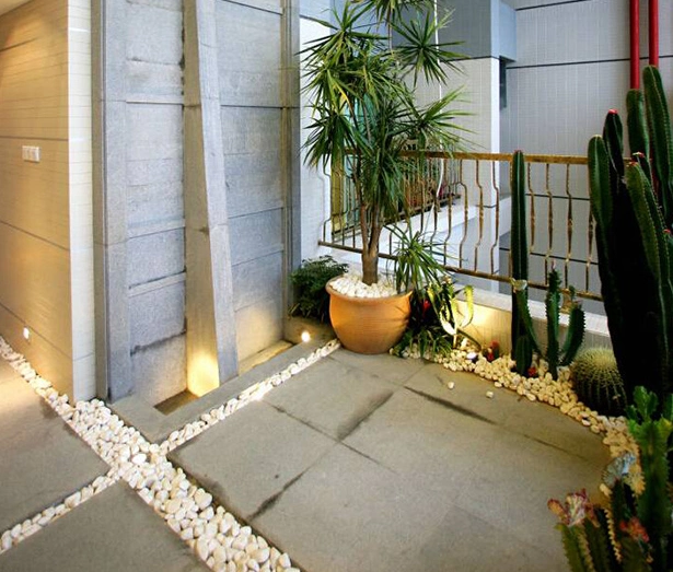 进门除了设计玄关,还可以设计成入户小花园