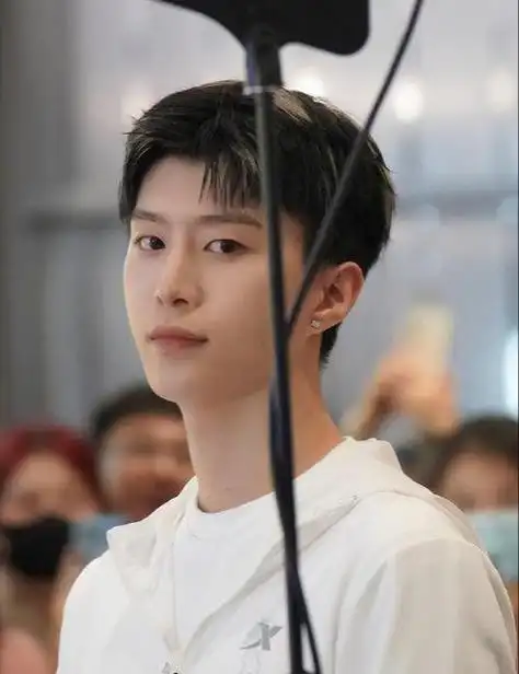 被捧为歌坛顶流,却没有一首代表作,这3位明星羞不羞|蔡徐坤|华晨宇