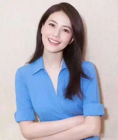 高圆圆和李宇春同是少年风,为什么一个知性优雅,一个帅气十足?