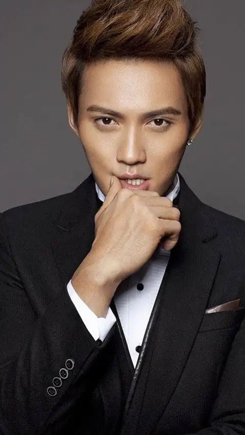 帅气美男徐正曦高清手机壁纸