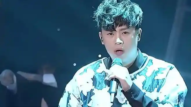 朝鲜族歌手金润吉唱《阿里郎》,浑厚嗓音高音唱得真稳丨星光大道-影视