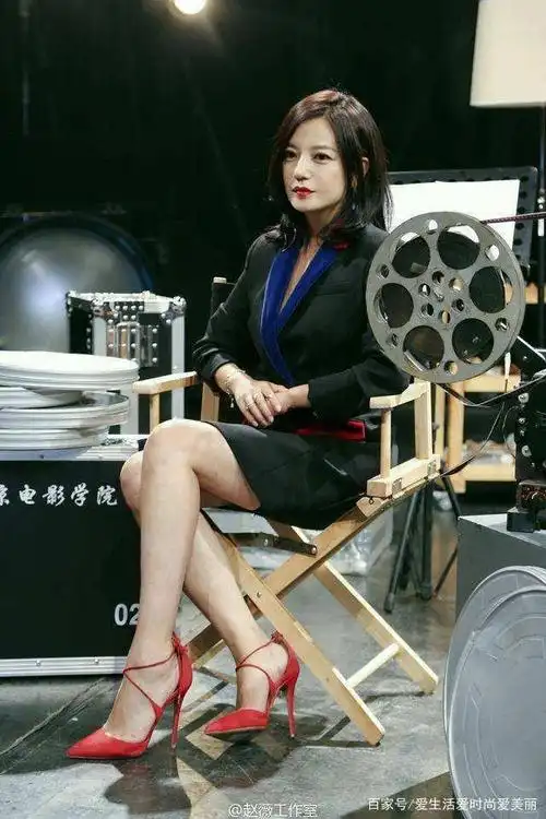 又帅又美数杨幂完美驾驭唯刘雯12位女星为你演绎绑带高跟鞋