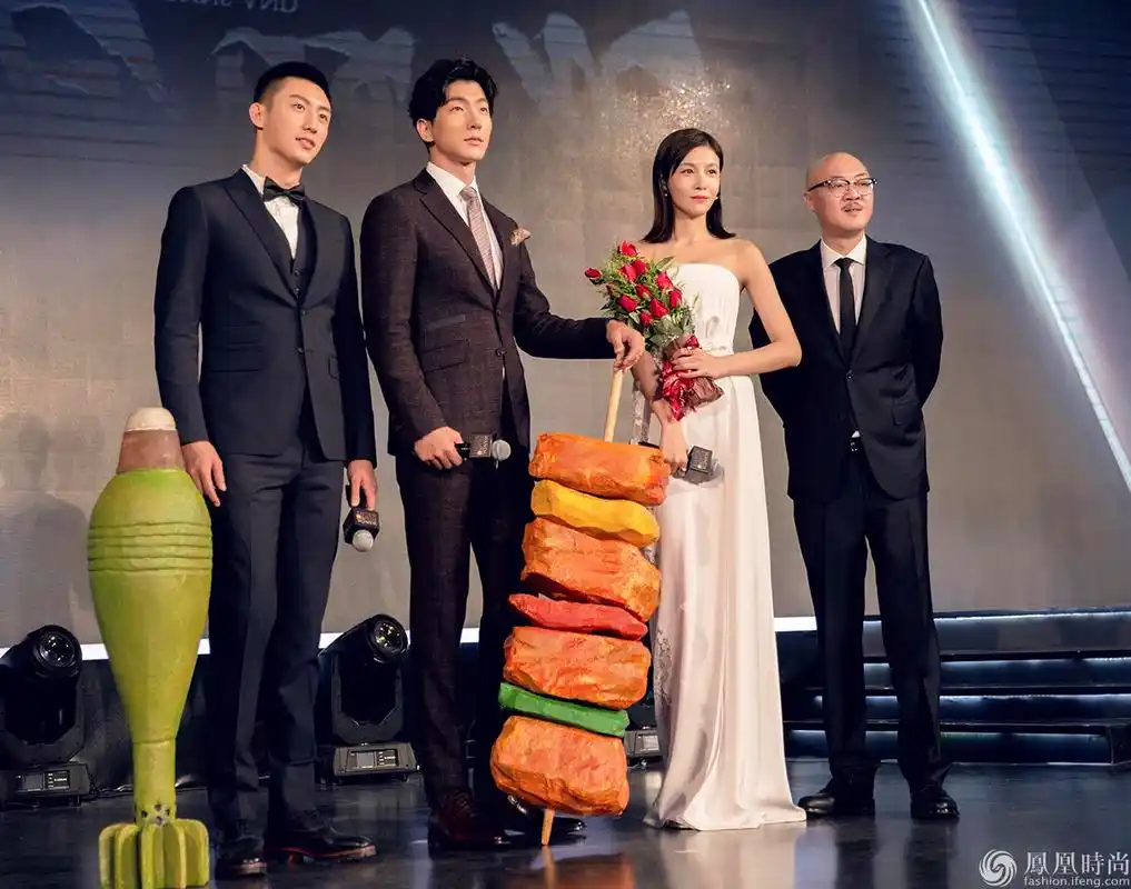 张亮出席万达之夜曝枪炮腰花期间获导演特训