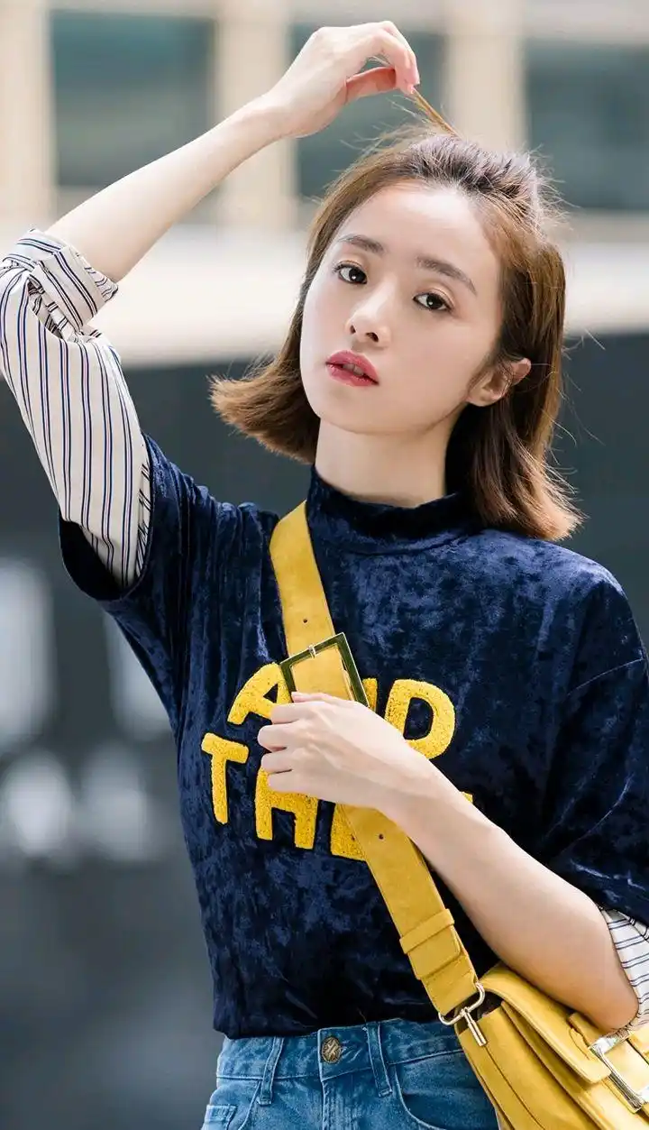 新生代美女胡冰卿