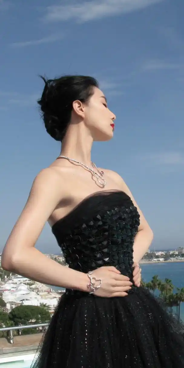 刘诗诗,温柔抹胸裙壁纸组图