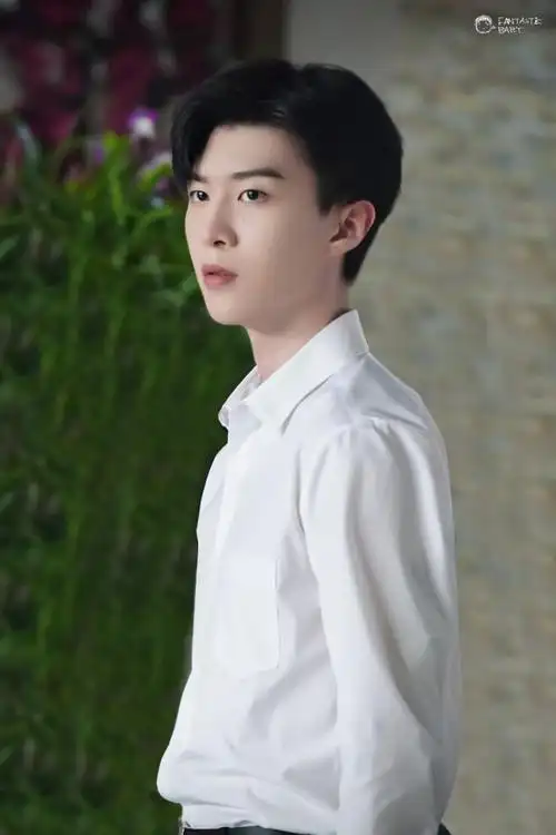 范丞丞金所泫/饰演:沈星赖冠霖/饰演:顾辰车银优/饰演:江迟张子枫