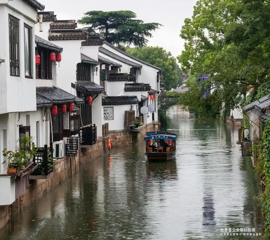 江南水乡古镇苏州甪直古镇.