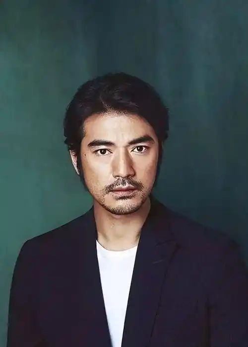 49岁男神金城武近照,帅爆了!他老婆的照片曝光,颜值一言难尽?